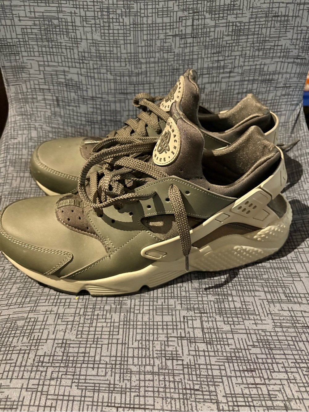 Nike Air Huarache Run PRM TXT sneakers in a khaki and green colorway
